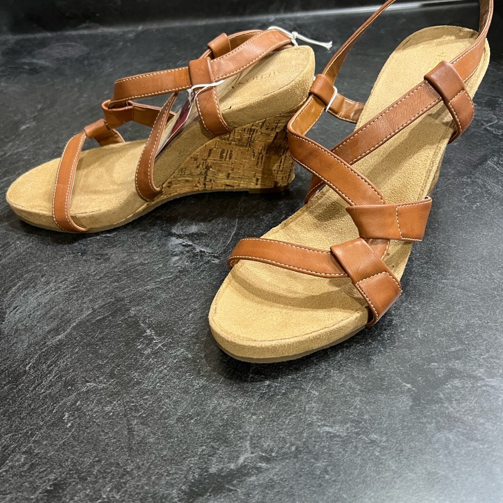 Merona NWT Brown Strappy Wedge Sandals Cork like heel Wm 9 Summer Classic